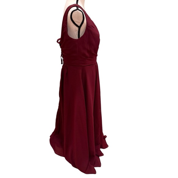 Women’s Size 16 Burgundy Sleeveless Ruched Maxi Dress Lace Back Formal Gown - Picture 11 of 16